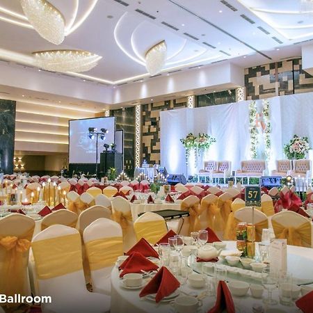 BW Luxury Hotel Jambi Exterior foto