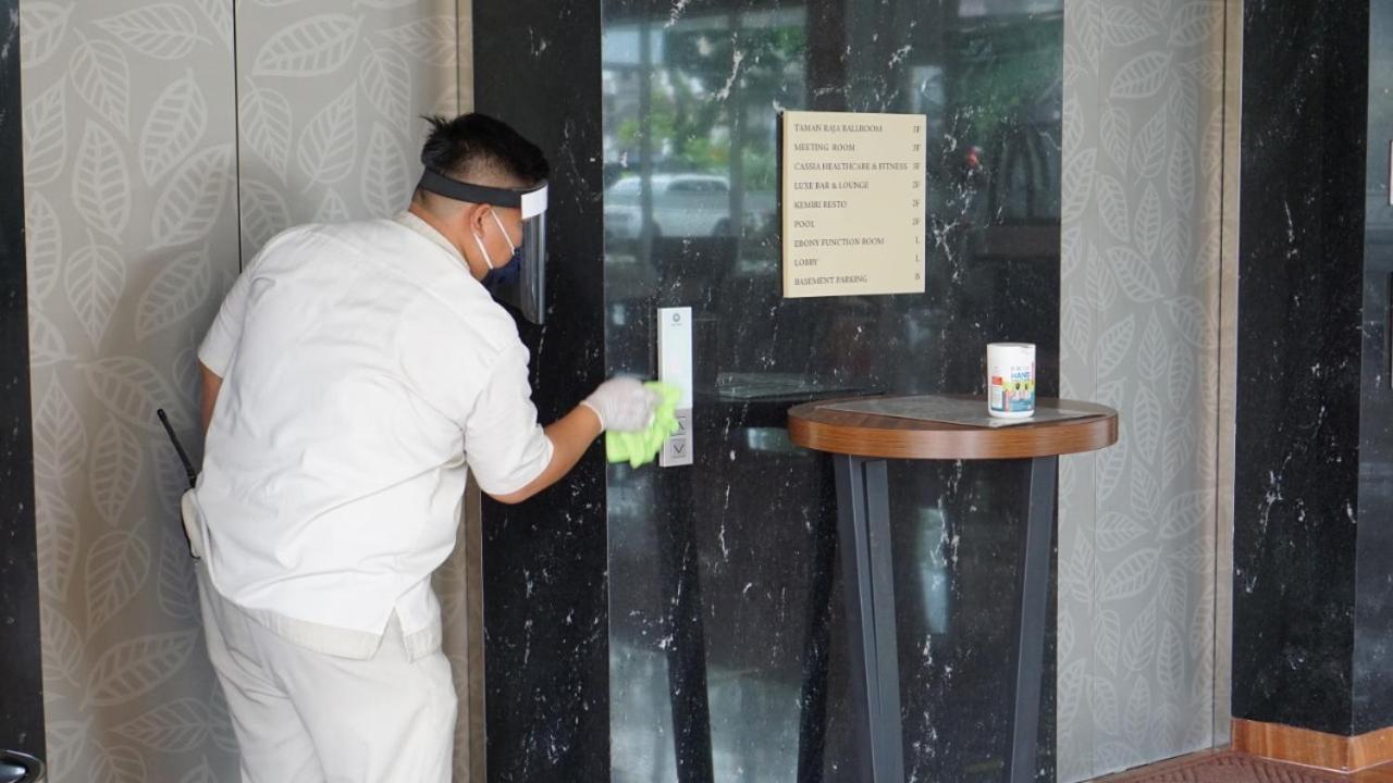 BW Luxury Hotel Jambi Exterior foto