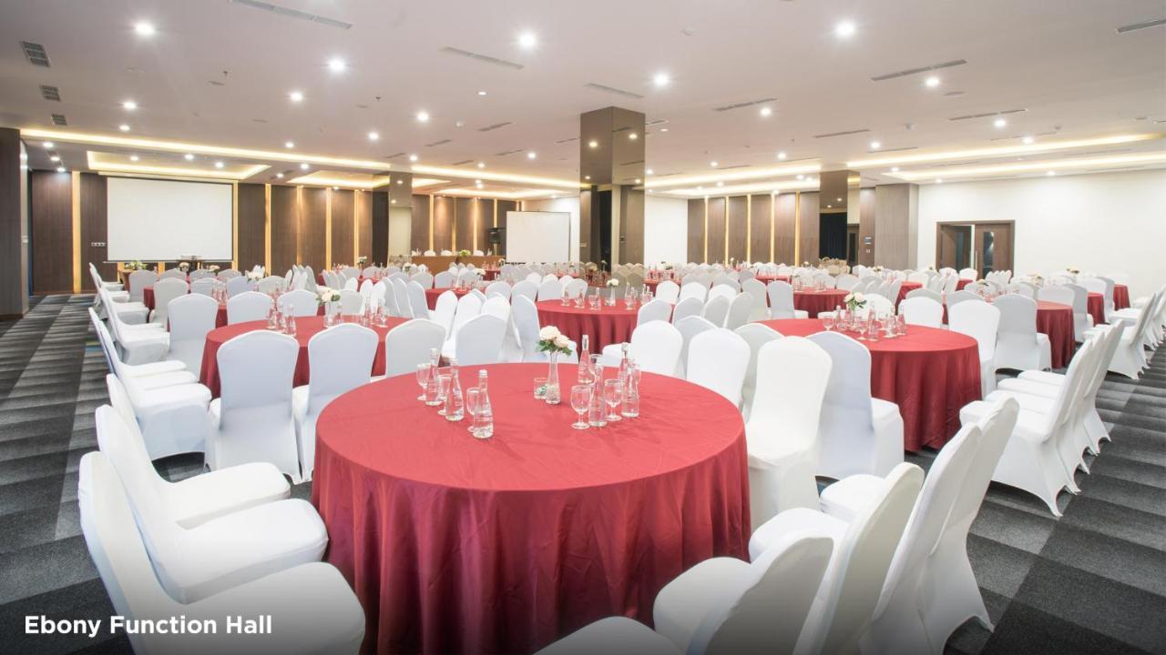 BW Luxury Hotel Jambi Exterior foto