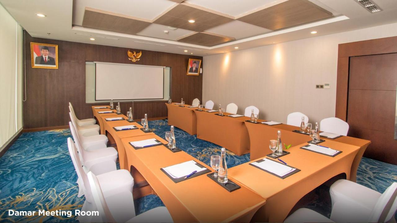 BW Luxury Hotel Jambi Exterior foto