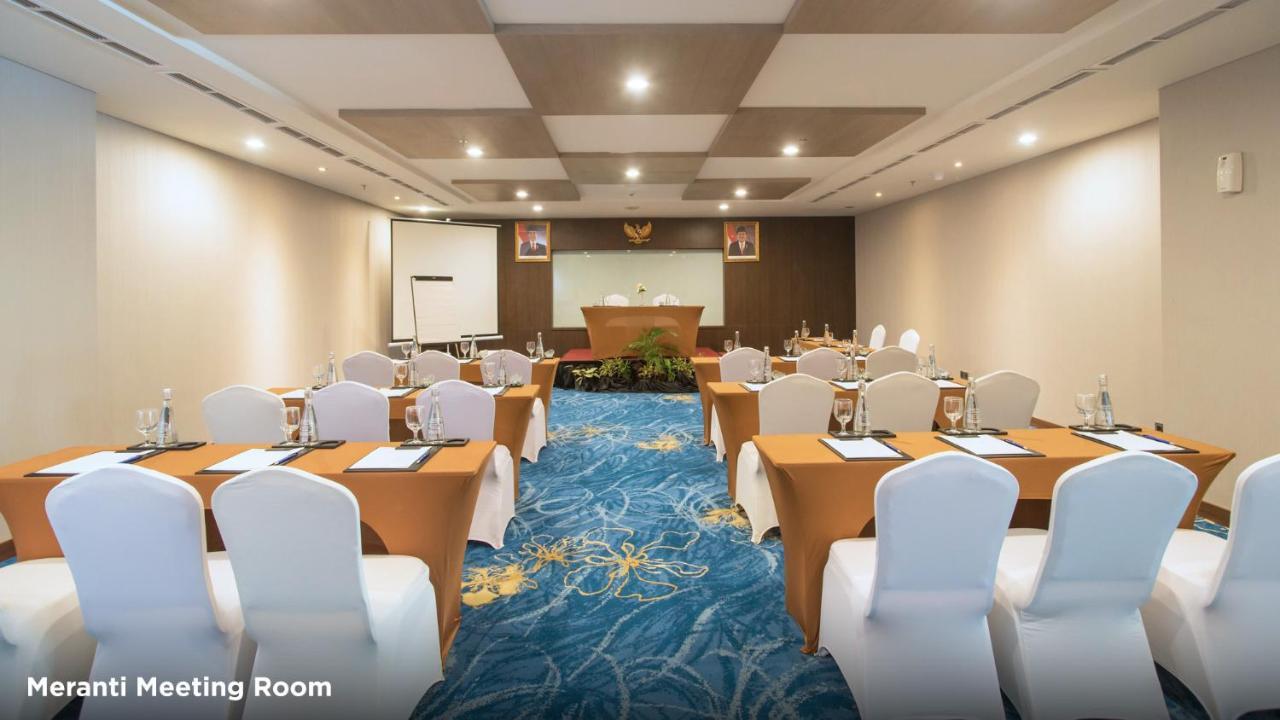 BW Luxury Hotel Jambi Exterior foto