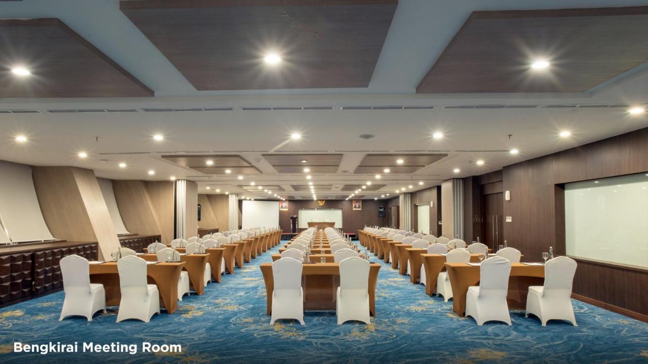 BW Luxury Hotel Jambi Exterior foto
