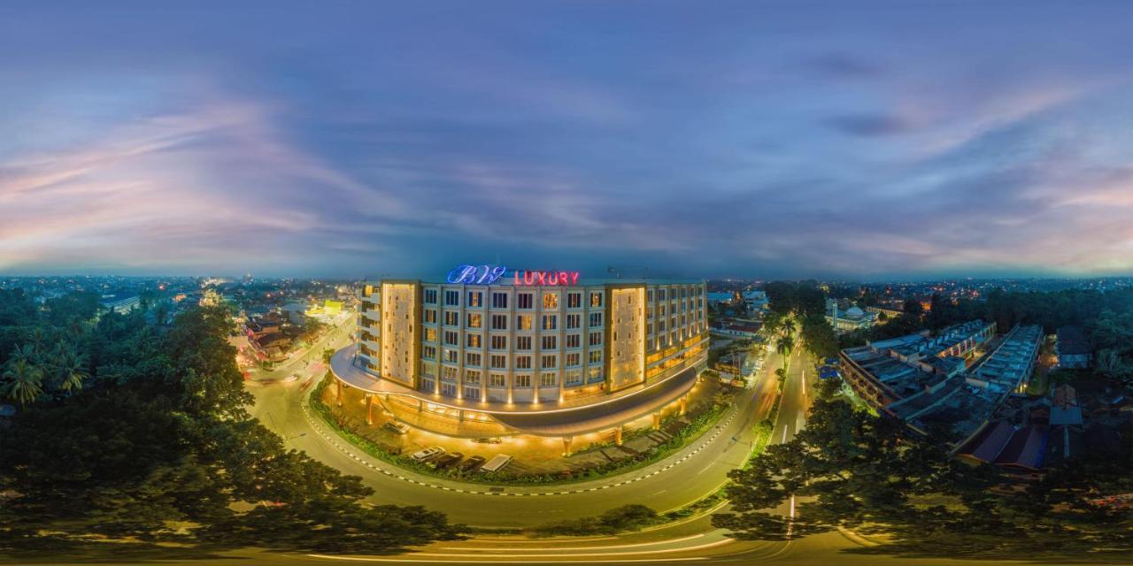 BW Luxury Hotel Jambi Exterior foto