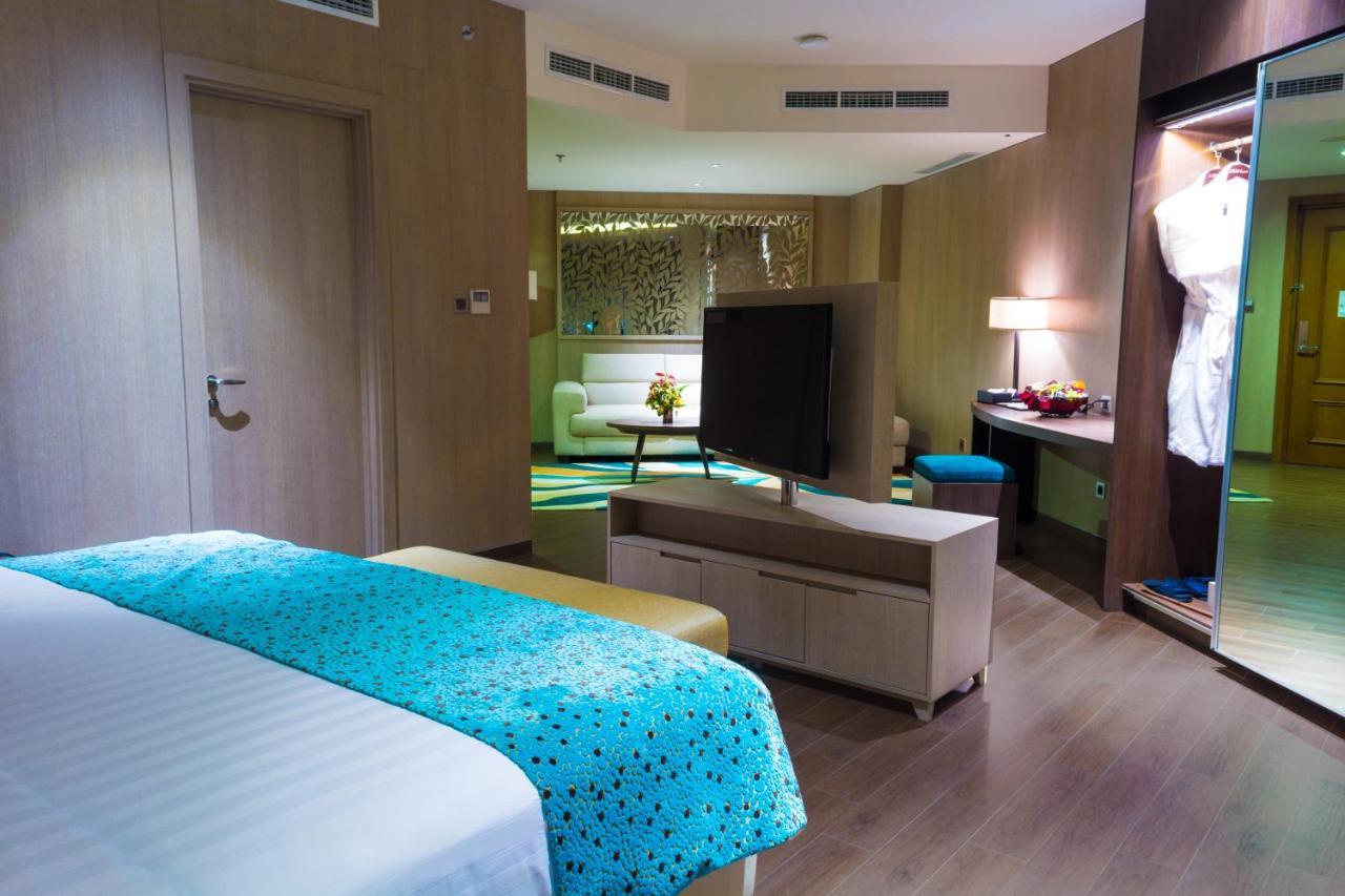 BW Luxury Hotel Jambi Exterior foto